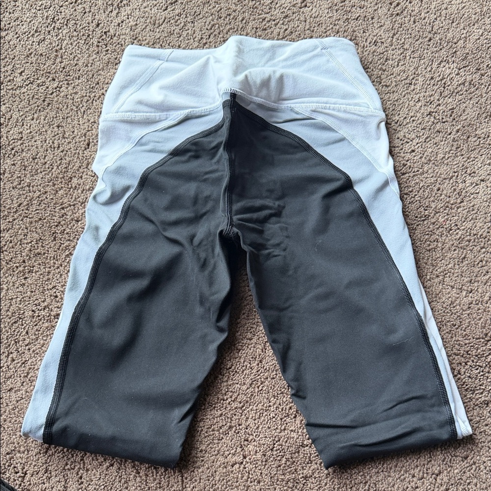 Victoria sport colorblock Black and White Leggings - Picture 3 of 6